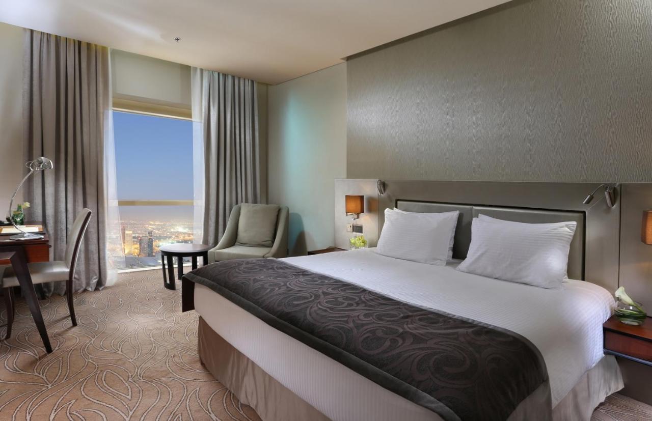 The Tower Plaza Hotel Dubái Exterior foto A room at the hotel