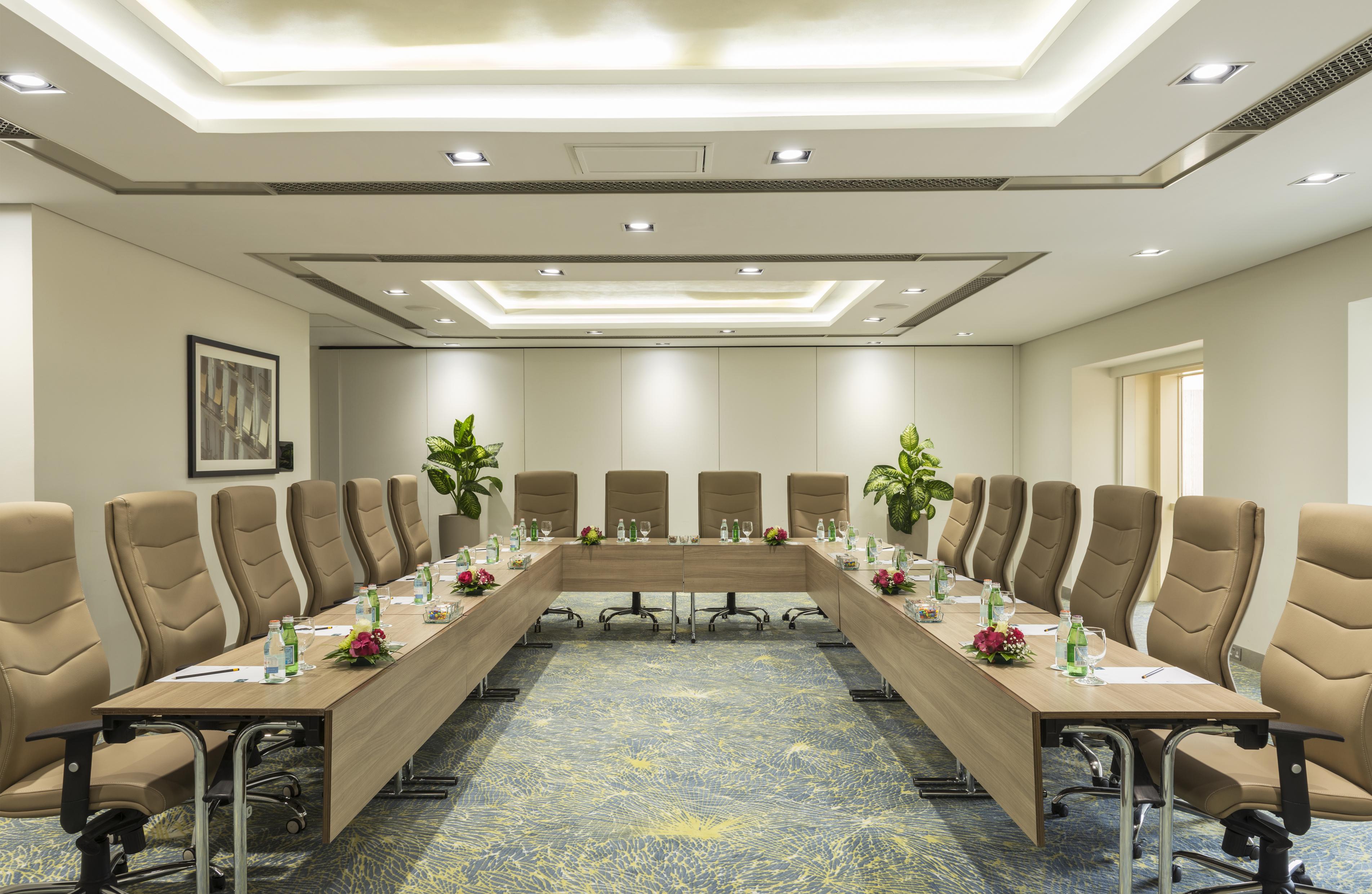 The Tower Plaza Hotel Dubái Exterior foto Meeting room