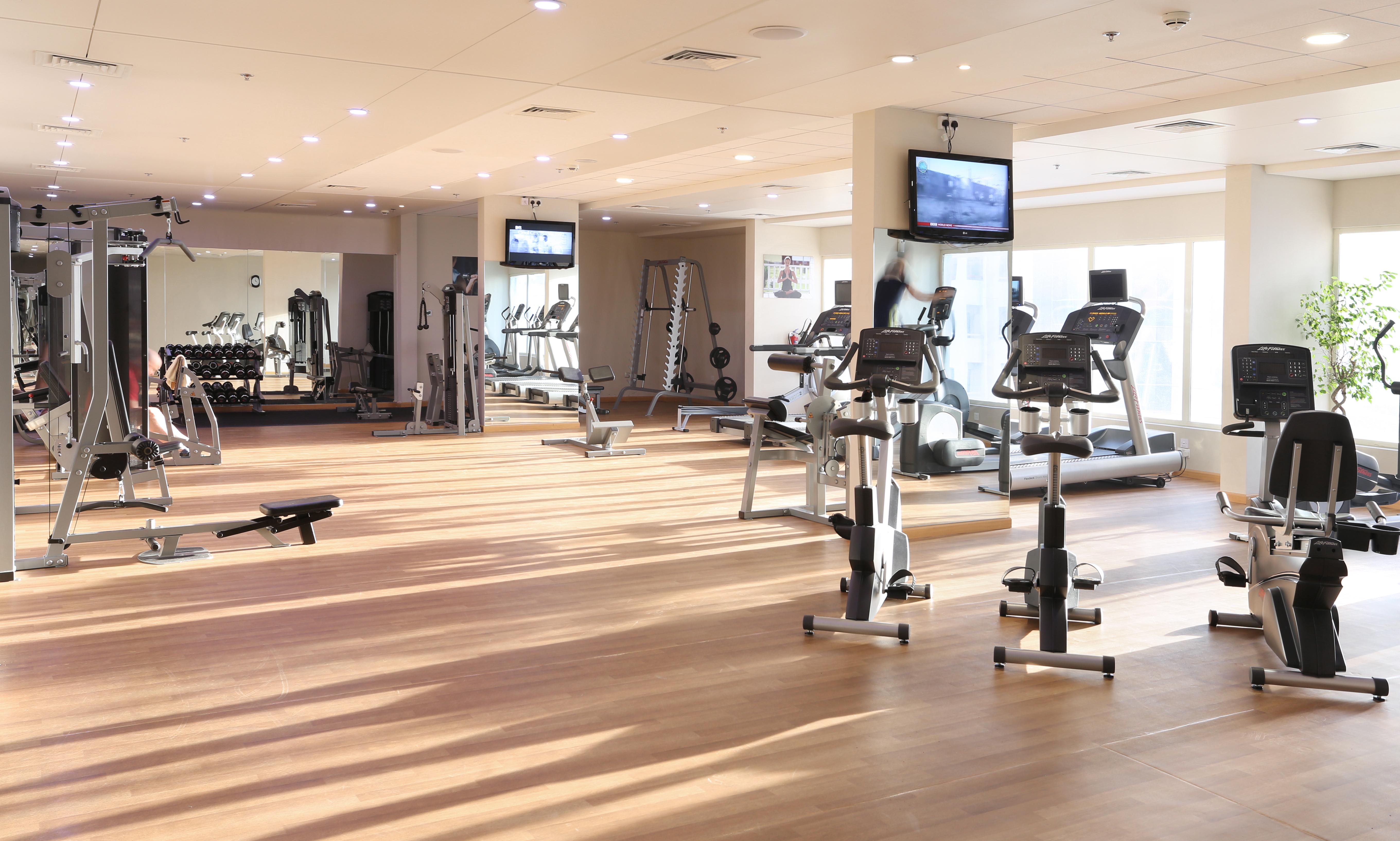 The Tower Plaza Hotel Dubái Exterior foto The Fitness Centre