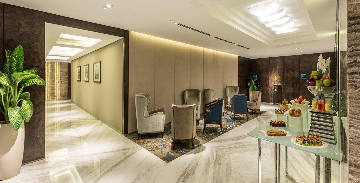 The Tower Plaza Hotel Dubái Exterior foto Lobby