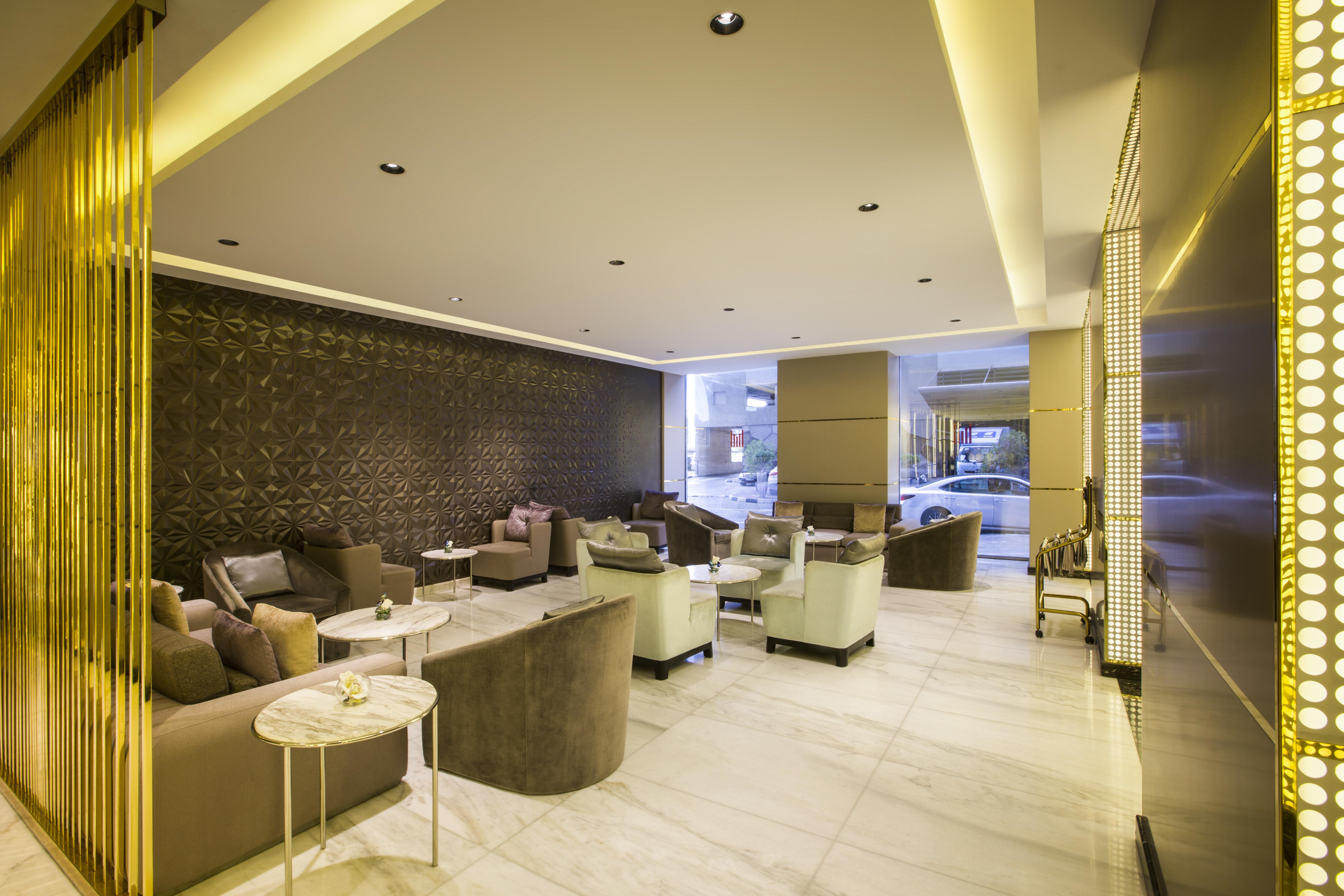 The Tower Plaza Hotel Dubái Exterior foto The lobby of the hotel