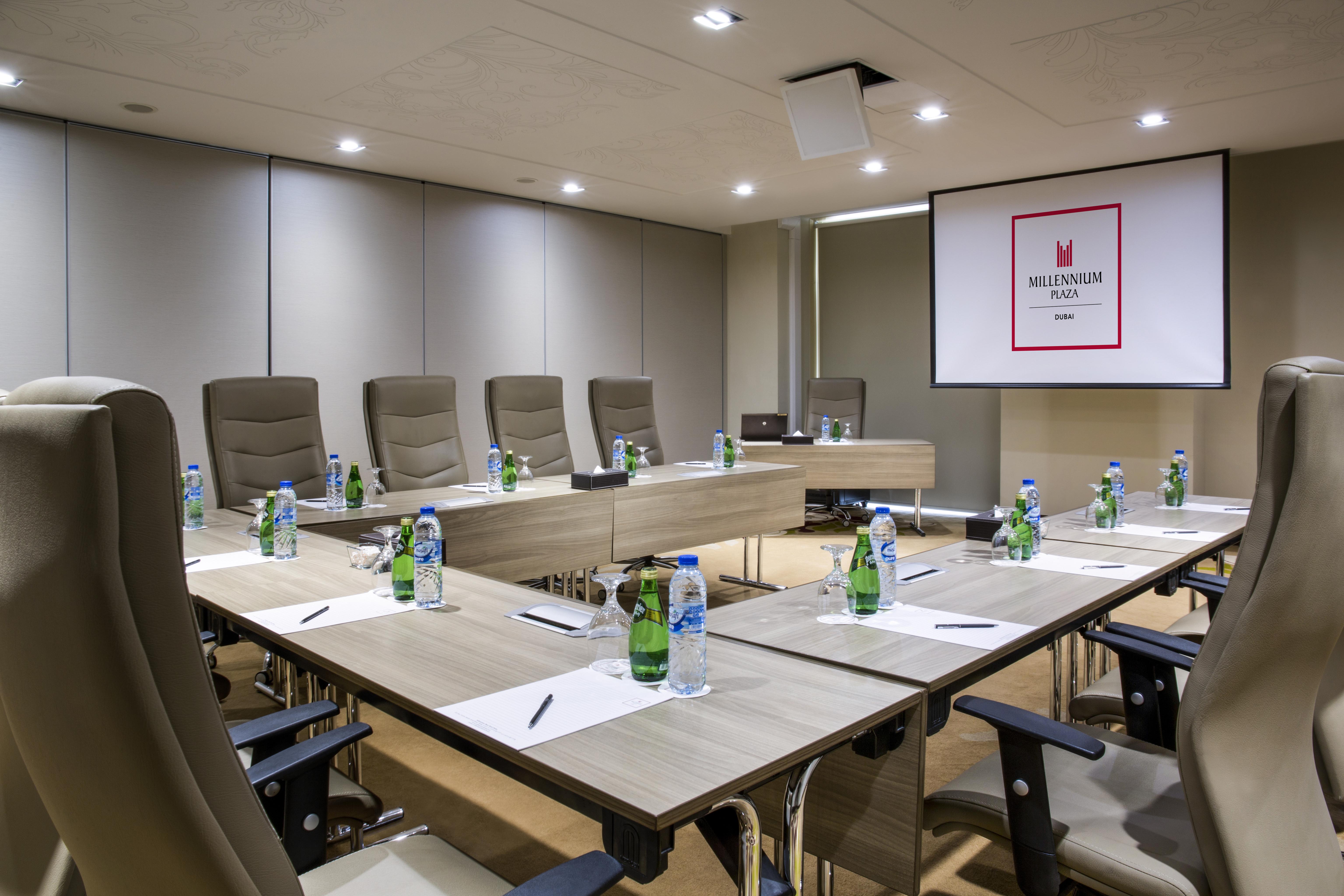 The Tower Plaza Hotel Dubái Exterior foto Meeting room