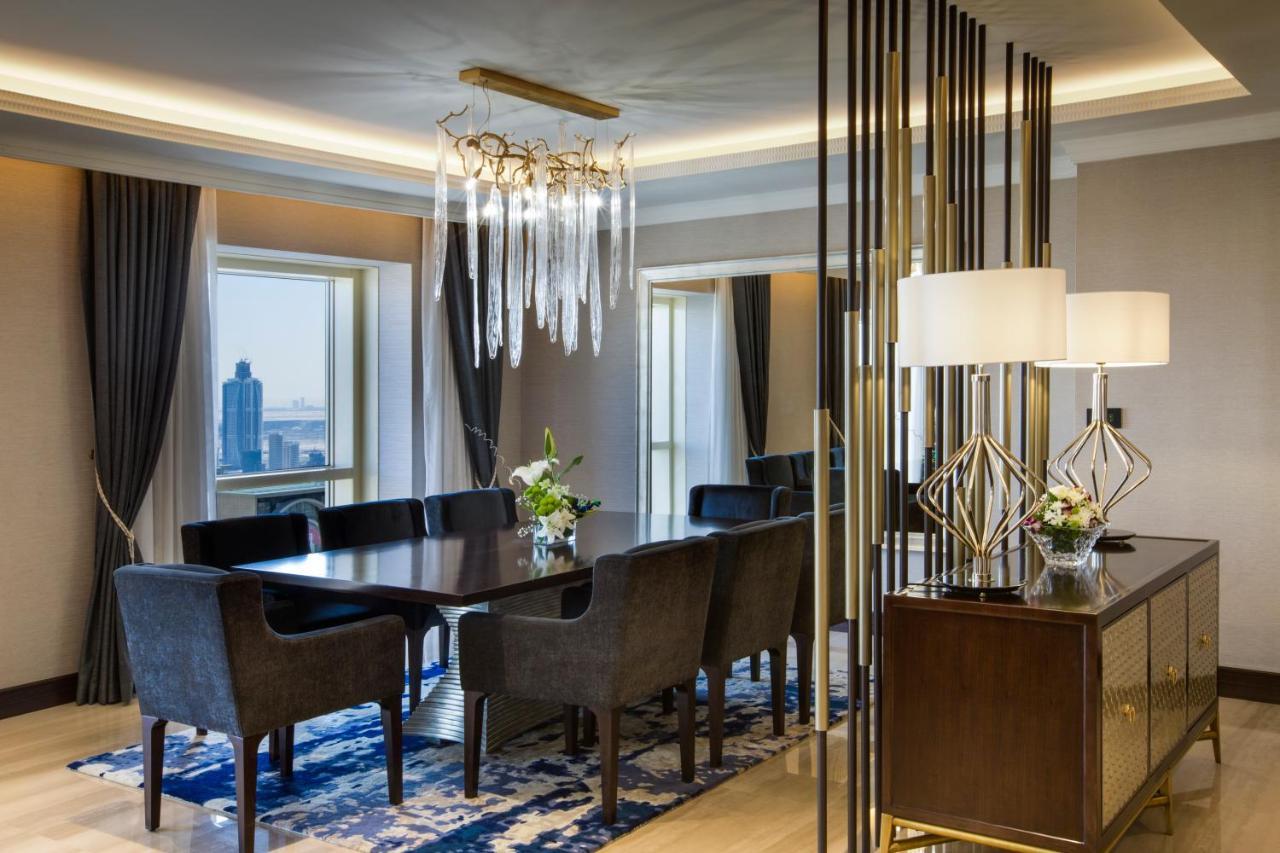 The Tower Plaza Hotel Dubái Exterior foto A dining room in a suite at the hotel
