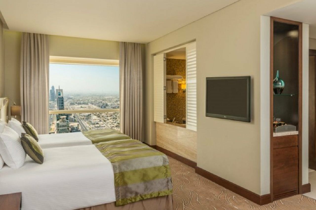 The Tower Plaza Hotel Dubái Exterior foto A room at Jumeirah Jumeirah